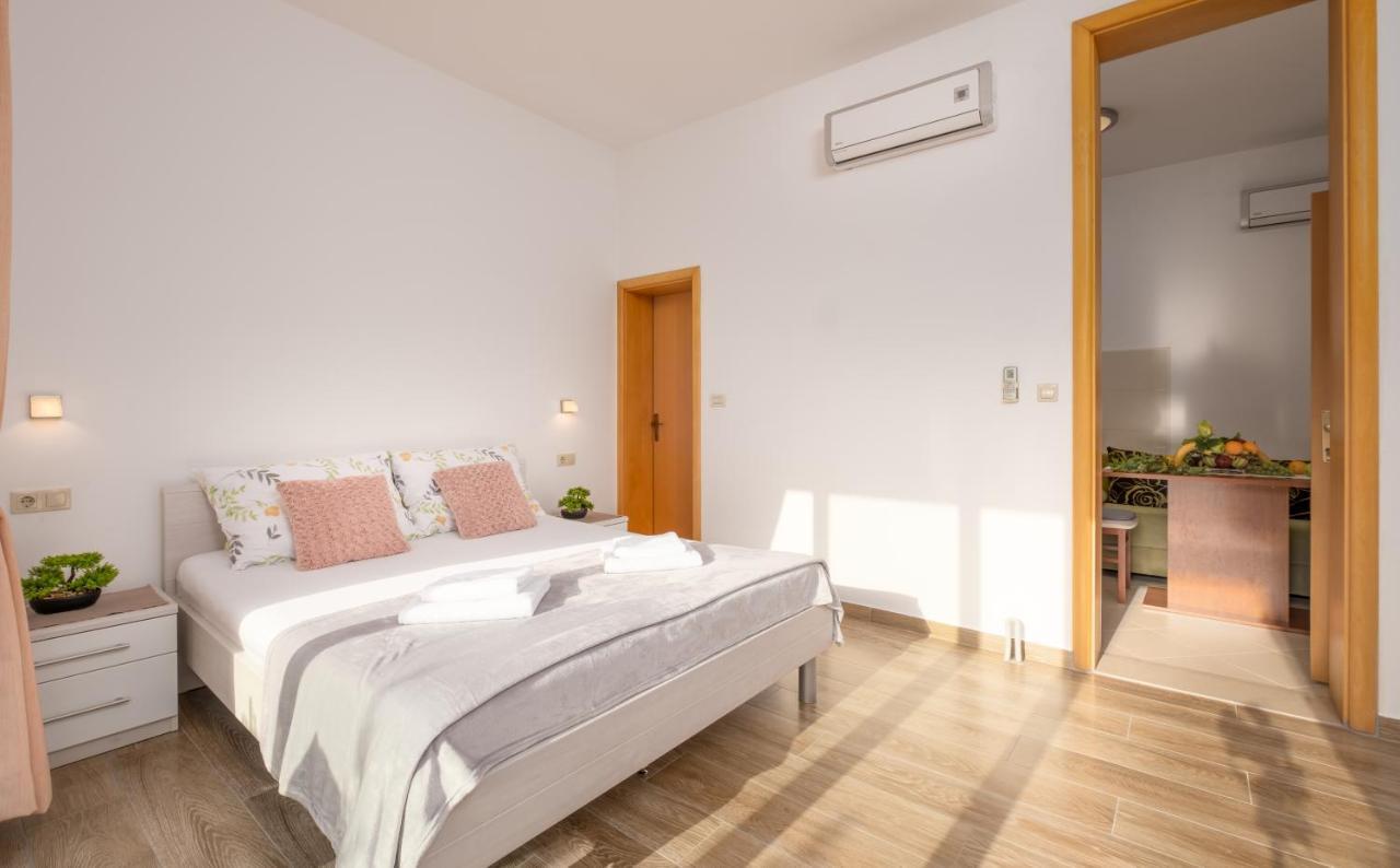 Studio Apartment Brigita Mlini Exteriör bild